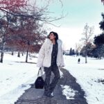 Cassie Steele Instagram - This isn’t about me. This about the Colorado man behind me in shorts.