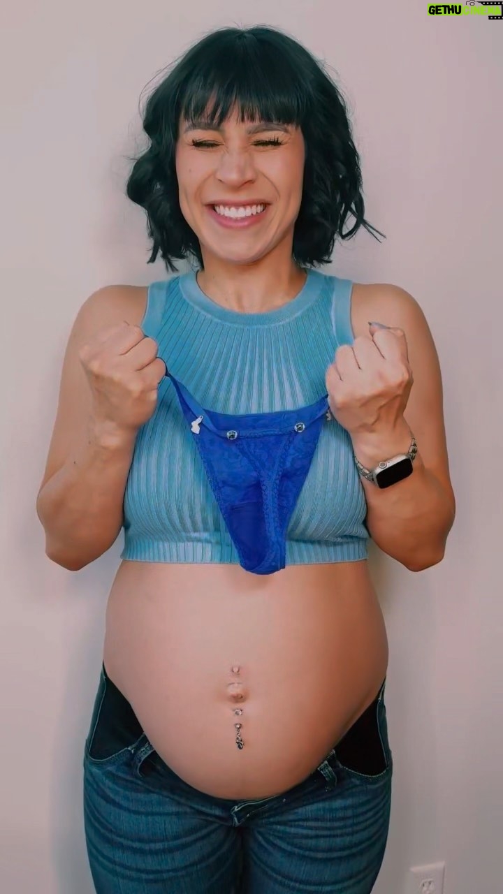 Cassie Steele - 26.4K Likes - In honor of the 20th anniversary of my iconic walk down Degrassi’s hallways, I partnered with Tubi to bring back the Blue Whale Tail 😊🥰!!!
You can watch this episode - and all episodes of Degrassi - now on @Tubi!
#ad #TubiPartner