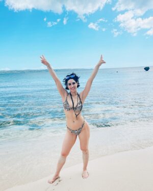 Cassie Steele Instagram - Reminiscing about adventures in Jamaica! Jumping off castles into the water, over eating without acid reflux and just moving… around. I really took moving around for granted back then😂😂😂 #newmom #pregnancy #jamaica #travel