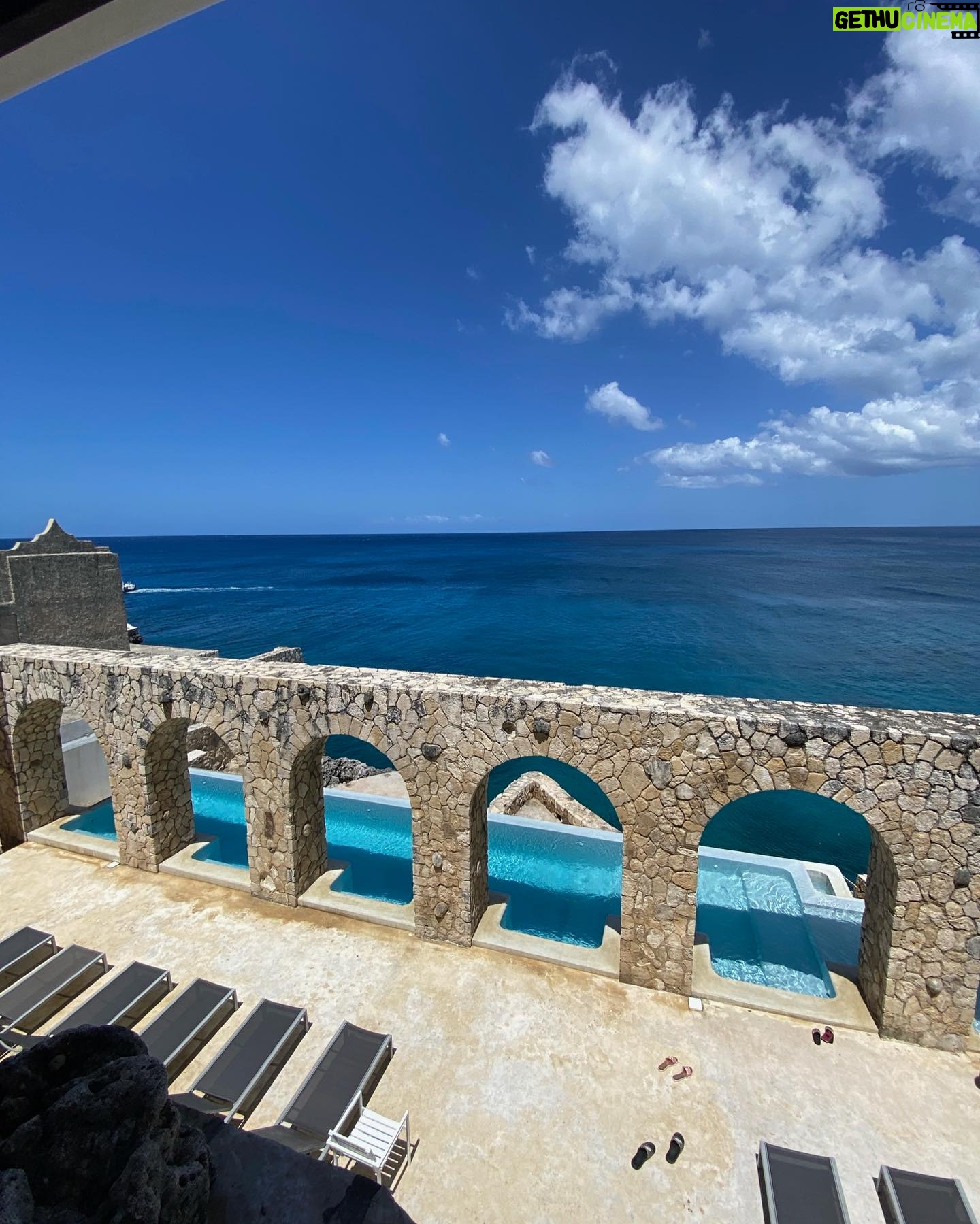 Cassie Steele - 20.6K Likes - Reminiscing about adventures in Jamaica! Jumping off castles into the water, over eating without acid reflux and just moving… around. I really took moving around for granted back then😂😂😂 #newmom #pregnancy #jamaica #travel