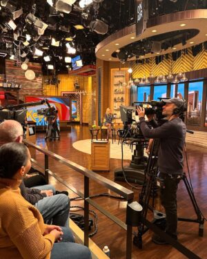 Cat Deeley Instagram - Back in the New York Groove with @LiveKellyAndMark to talk about all things #SYTYCD !! ❤️✨🗽🍎 #NYC