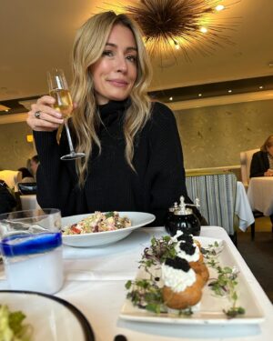 Cat Deeley Instagram - Back in the New York Groove with @LiveKellyAndMark to talk about all things #SYTYCD !! ❤️✨🗽🍎 #NYC