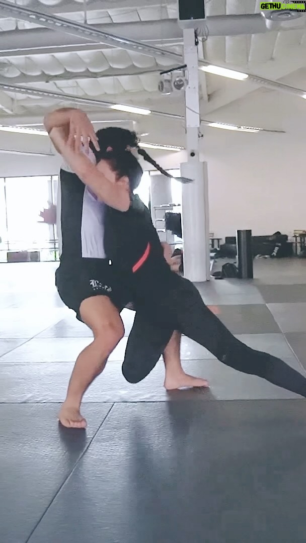 Cat Zingano Instagram - You never know who’s going to act up over the holidays! 😉 Make sure to register for my holiday takedowns and throws seminar, 12/23 6-8pm MT in Denver, Colorado at @10thplanetdenver 🤼 🥋 🤼♀️ 🎁 Don’t miss it, It’s a great gift idea too! #wrestling #bjj #judo #family #denver #takedowns #throws #holidayseason