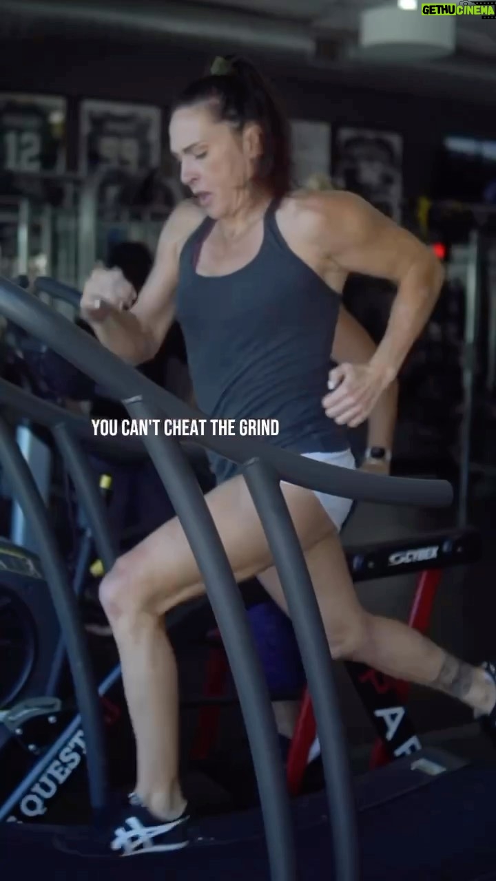 Cat Zingano Instagram - World champion mindset… . You can’t cheat the grind! . @alphacatzingano @jeremy_black184 . . . . . . . . . . . . . #bristolfit #fitnessquest10 #motivationmonday #catzingano #alphacatzingano #mma #mmatraining #bellator #bellator300 #wrestling #usawrestling #worldchampion #sandiego #sandiegogym #sandiegofitness #sandiegomma