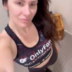 Cat Zingano Instagram - Poorly explain what you do for a living in the comments👇🏼👇🏼 I’ll go first: I try to throw hungry people through the air in front of crowds until they give up or someone saves them. #martialarts #mma #brazilianjiujitsu #judo #wrestling #wmma #sponsored #athlete #biggie @onlyfans