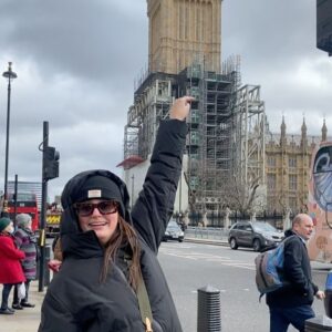 Catarina Rebelo Instagram - londres: vento, harry potter, pequenas aranhas e dedinhos no ar 🪶