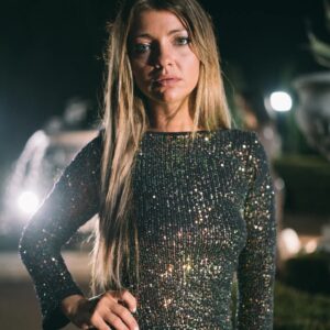 Catarina Siqueira Instagram - Desfile de lantejoulas numa noite bonita de novidades. 🌙

Clicks certeiros da maravilhosa @sarasaraiva_____ 
Vestido coladinho @lilisidonio_official 
Sandálias mega confortáveis @seaside.oficial 
Make up @kikomilano by @ninadiasventura

#tvi #apresentacaogrelhatvi #siguremapiquena #becausethatsjustthewayitis #newscoming