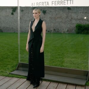 Caterina Shulha Instagram - Grazie @albertaferretti per una serata meravigliosa 💫

@armanibeauty 
@isabellaservello 
@dodi_make_up 
@gloriaripamonti 
@marvi_marver 
@dicarlorella 
@stefano_chiappi_management 
@cotrilspa