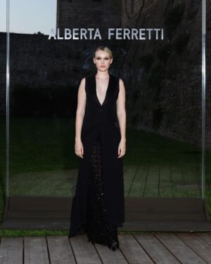 Caterina Shulha Instagram - Grazie @albertaferretti per una serata meravigliosa 💫

@armanibeauty 
@isabellaservello 
@dodi_make_up 
@gloriaripamonti 
@marvi_marver 
@dicarlorella 
@stefano_chiappi_management 
@cotrilspa