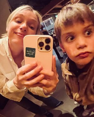 Caterina Shulha Instagram - Oggi festeggio il tuo sarcasmo e cinismo così prematuri e così divertenti 😁, la tua dolcezza, le tue risate, la tua voglia di mangiare e sopratutto la tua capacità di amare.

7 anni, Buon Compleanno Lò 😎♥️