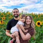 Catherine Francoeur Instagram - La traditionnelle photo de famille dans les tournesols 🌻💛 Mes prefs au monde, how did I get so lucky ? 🥹 📸: @technofou