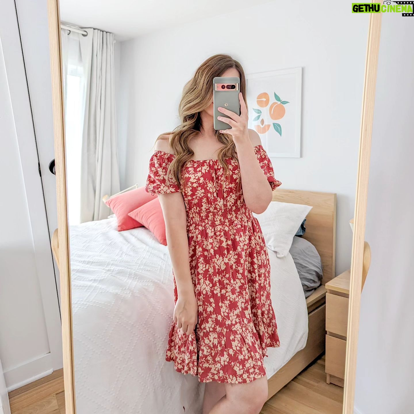 Catherine Francoeur Instagram - Tenter d'être positive et d'apprécier les derniers moments de l'été ☀️🌈🍒🍦🕶️ ... mais au fond de moi je regarde compulsivement les prévisions météorologiques pour savoir quand est-ce qu'il va faire en bas de 20 degrés 🍁🍂🍎🍃