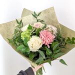 Catherine Francoeur Instagram – Souvenirs d’hiver pour laisser place au printemps 🤍🌷
1, 2, 3 – 1 an pour Julia, 3 gâteaux et aucun qu’elle a aimé 😅
4 – Fleurs pour Fudge 🫶🏻
5 – Beaaaaucoup d’écriture et deux romans de completés 
6 – Ménage ménage ménage 
7 – Promenades sous le soleil 
8 – Mon outfit pref du moment 💜
9 – Bébé grande fille 🥲🤍
10 – Plans de grandeur pour notre maison

Excitée pour le beau temps et la chaleur, maintenant ! 🥰