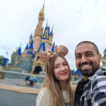 Catherine Francoeur Instagram - The most magical place on earth 👑🏰🤍 On est à Walt Disney World cette semaine et c'est aussi magique que dans nos souvenirs... Avec une petite touche supplémentaire d'émerveillement dans les yeux de notre fille 🥹 #MyDisneyFirst #InvitationMedia