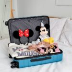 Catherine Francoeur Instagram - On a été invités à passer quelques jours dans un endroit magique... Pouvez-vous deviner où ? 🤭🥺🐭 Mon niveau d'excitation est x1000 🤍