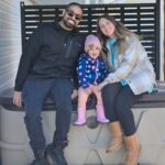 Catherine Francoeur Instagram - Photo dump d'avril 🌸🌈☀️ 1. Petite escapade à Québec - frisquet mais toujours magnifique cette ville ! 2. Petit moment en famille avec le beau temps qui revient 🤍 3. Souvenir d'un resto-dejeuner incroyable à Québec, la bûche! 4. Jamais m'habituer de voir un mur (!!!) de mes livres 🥹😭 5. Un photo dump sans crème glacée ? Impossible. 6. Salon du livre de Québec 2024 🌈📚 7. Ses cheveux 🥹👧🏽 8. Des biscuits aux mini-eggs. Incroyables 🍪 9. Avoir envie de mettre de la couleur partout 🤎 10. Youtubeuse by day, sécheuse de tortues by night 🐢🤓 Toujours mes posts préférés à faire ceux-là 🥰🌺