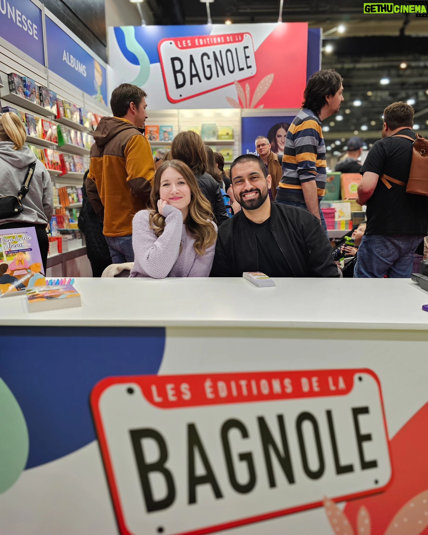 Catherine Francoeur Instagram - Photo dump d'avril 🌸🌈☀️ 1. Petite escapade à Québec - frisquet mais toujours magnifique cette ville ! 2. Petit moment en famille avec le beau temps qui revient 🤍 3. Souvenir d'un resto-dejeuner incroyable à Québec, la bûche! 4. Jamais m'habituer de voir un mur (!!!) de mes livres 🥹😭 5. Un photo dump sans crème glacée ? Impossible. 6. Salon du livre de Québec 2024 🌈📚 7. Ses cheveux 🥹👧🏽 8. Des biscuits aux mini-eggs. Incroyables 🍪 9. Avoir envie de mettre de la couleur partout 🤎 10. Youtubeuse by day, sécheuse de tortues by night 🐢🤓 Toujours mes posts préférés à faire ceux-là 🥰🌺