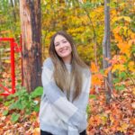 Catherine Francoeur Instagram - J'ai toujours pensé que ma saison préférée était l'été mais finalement c'est clair que je suis une fall girly🍁🍂🍃🍎 Je tente doucement d'apprendre à ralentir et les belles températures fraîches et les couleurs de feuilles me font du bien 🤍