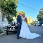 Catherine Mazoyer Instagram - Es tan importante para mí agradecer y reconocer a quienes nos ayudaron. Gracias por todo @roalvano (gestión) @vivi_torres_12 (maquillaje) @simonahairstyle_ (peinado) @porsiemprenovias (vestido) @victorgonzalezhandmade (zapatos) @ingridparrataller @pekaparra (tocado) @proflor.ltda (ramo) @espaciofusioncl (corporal y facial) @estudioespoz (uñas)