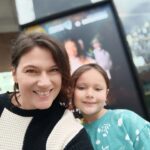 Catherine Mazoyer Instagram - Hoy tuvimos nuestra salida madre-hija con Galita. Fuimos a ver La Flauta Mágica, un montaje enfocado en los niños para que tengan sus primeros acercamientos con la ópera. Gracias @virginiaceciliasoprano por tu infinito talento, realmente es un privilegio verte y escucharte en los escenarios. Te admiro profundamente. Y a Juan. Un groso 🙌
