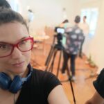 Catherine Mazoyer Instagram - Jornada de rodaje con personas bellas. Dirigiendo a @silvianovak , @soy_yinyin @valeacunau Y con el amigo @allanvieillemusic que siempre me apaña 🎬