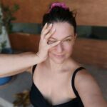 Catherine Mazoyer Instagram - Quien más tratando de hacer las cosas de la casa con este calor??? Lo bueno es que en la tarde tengo función en La Pintana y la.funcion está con las entradas agotadas!!! Mañana La Florida!