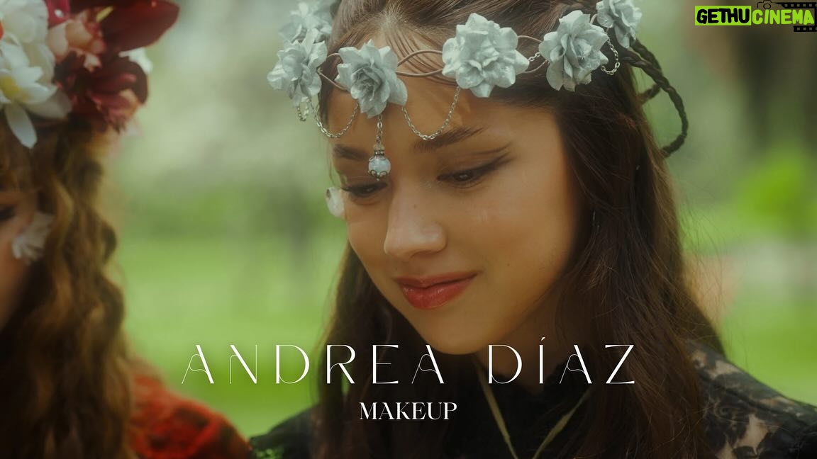 Catherine Mazoyer Instagram - @eidesis_serie es un universo, viene de una idea que se me ocurrió a los 15 o 16 años… amalgamado con ideas y sensibilidades de la increíble artista @karlagrunewaldt 🎬✨ Cada videoclip de este disco es un adelanto al primer episodio, que tiene pistas y secretos. Vayan a ver “Kari”, ya disponible en Youtube ☺️