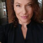 Catherine Mazoyer Instagram - @dedaldeoro_flores lleva a tu casa hermosos y originales ramos. Tienen un sistema de suscripción también que te facilita la vida. Les invito a seguirlas y conocerlas. #apoyemosemprendedoras