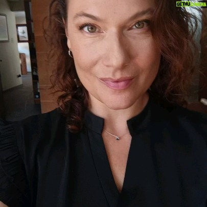 Catherine Mazoyer Instagram - @dedaldeoro_flores lleva a tu casa hermosos y originales ramos. Tienen un sistema de suscripción también que te facilita la vida. Les invito a seguirlas y conocerlas. #apoyemosemprendedoras