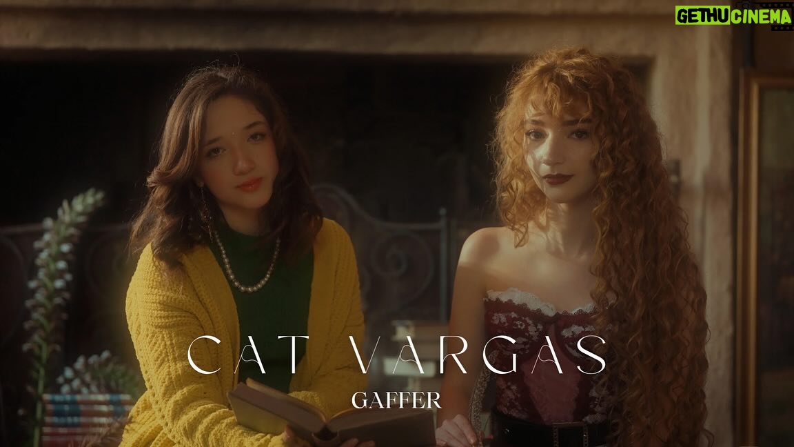 Catherine Mazoyer Instagram - @eidesis_serie es un universo, viene de una idea que se me ocurrió a los 15 o 16 años… amalgamado con ideas y sensibilidades de la increíble artista @karlagrunewaldt 🎬✨ Cada videoclip de este disco es un adelanto al primer episodio, que tiene pistas y secretos. Vayan a ver “Kari”, ya disponible en Youtube ☺️