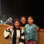 Catherine Mazoyer Instagram - Hoy tuvimos nuestra salida madre-hija con Galita. Fuimos a ver La Flauta Mágica, un montaje enfocado en los niños para que tengan sus primeros acercamientos con la ópera. Gracias @virginiaceciliasoprano por tu infinito talento, realmente es un privilegio verte y escucharte en los escenarios. Te admiro profundamente. Y a Juan. Un groso 🙌