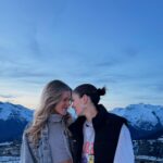 Catherine Paquin Instagram - Fav View Ever 🪂⛰️ VOYONSSS ???!!!!??? L’une des plus belles expérience de ma vie. Partir de la montagne en ski pour ensuite survoler les Alpes d’Huez. À ajouter sur ta bucket list 🥹 📍 : @alpedhuez @akenefly