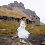 Catherine Paquin Instagram - Beauté infinie 🏔️🌞✨🍯🧚🏻 Je veux pas influencer personne, mais BOOK THE FLIGHT - où tu veux , pas besoin d’aller en Islande, mais voyager recharge l’âme 🌛🔋 & la magie de @david_maman 📸