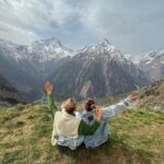 Catherine Paquin Instagram – En t-shirt en bas & en ski en haut , c’est ça les 2 Alpes 🌻🏔️ cette destination a officiellement délogé Bali pour entrer dans mon top 3 de destination 🥹
📍 : @2alpes