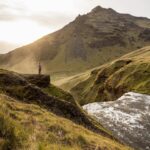 Catherine Paquin Instagram - J’ai pu le choix … surtout avec la dernière photo , l’Islande est mon TOP 1 au monde les chums 🥹🇮🇸🏆 1. HAPPY PEACH 2. Freedom feels 3. Plus beau qu’une TV 4. Je déménage tu ici ? 5. Plus grand que nature 6. Vivre dans son char 😅 7. Pas pire calendrier 😏 8. ☘️ top 1 Fire shot by : @david_maman 📸