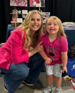 Catherine Sutherland Instagram - Thank you @nashvillecomicon 
It’s been a blast!

#catherinesutherland #PinkRanger #Onceandalways #KatherineHillard #Mightymorphinpowerrangers #zeo #Turbo #PinkRangerPower #Pterodactyl #cranezord #powerrangersplayback