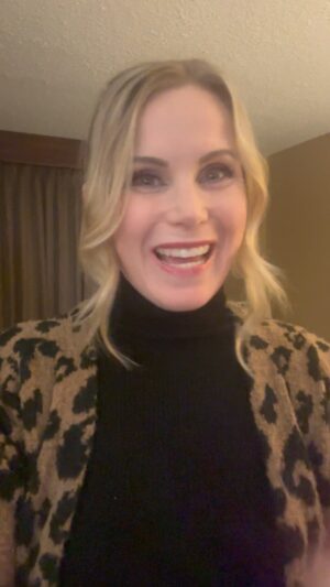 Catherine Sutherland Instagram - See you soon @jayscdandhobby 💗💛
#catherinesutherland #pinkranger #mightymorphinpowerrangers #powerrangersplayback