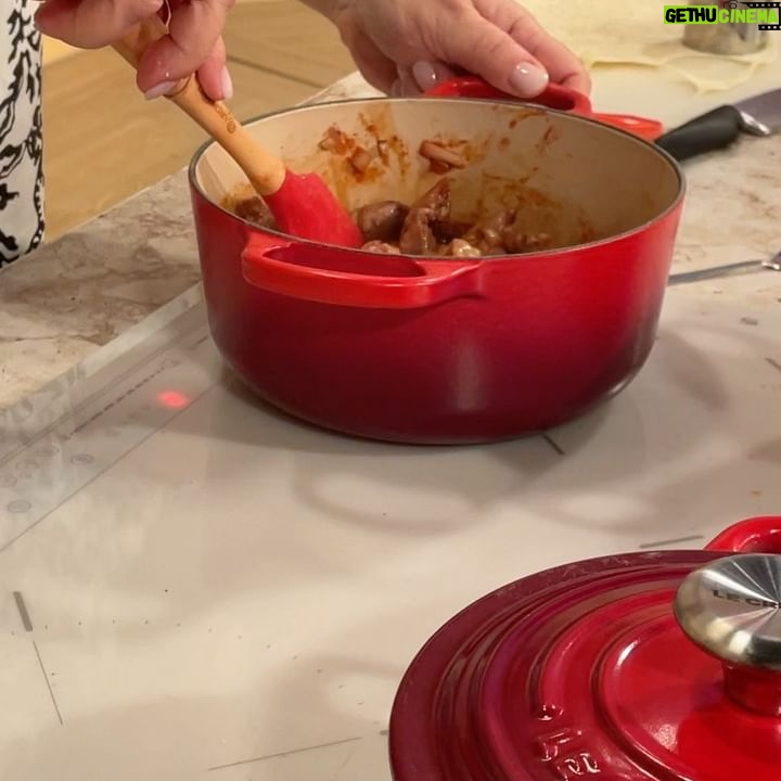 Cátia Goarmon - 777 Likes - É sempre bom receber a nossa querida Tia Cátia! Hoje, veio preparar um petisco com sabor a verão: Moelas! Uma receita que diz surpreender, mesmo aqueles que não gostam de moelas…