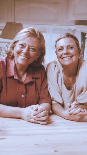 Cátia Goarmon Instagram - Cheira a comidinha boa aí em casa? 
Então de certeza que é porque levo n’a Caravana a @tia_catia, os seus temperos e a sua vida maravilhosa.
Espero que gostem tanto como eu desta viagem cheia de sabores.

@draftmediaagency