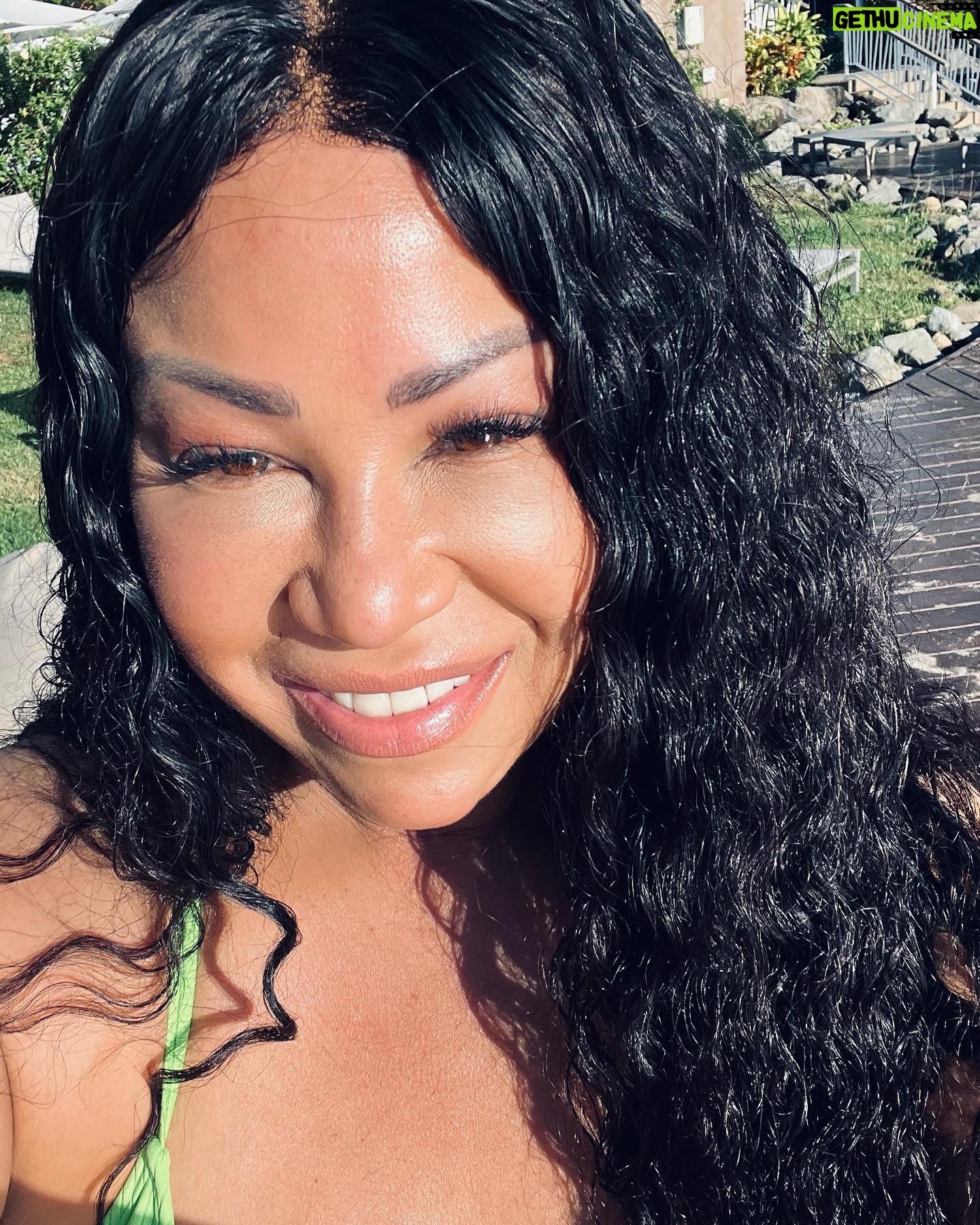 CeCe Peniston Instagram - Happy Wednesday … I always try to remind people not to forget to nurture the inner child , that’s what keeps you youthful and vibrant. #choose #love #mood #vibe #cecepeniston #sunshine @fijimarriottresortmomibay ❤️ I appreciate you …