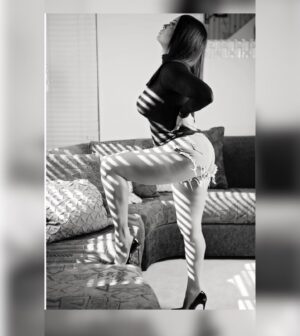 CeCe Peniston Instagram - Speak without talking sometimes…. #tbt #throwbackthursday #tbt #cecepeniston #artist #legs #artistsoninstagram #instadaily