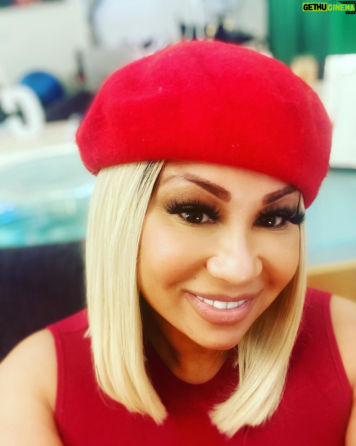 CeCe Peniston Instagram - Sometimes I like to change it up #tbt #happy Thursday #cecepeniston #instagood #i#music #artist #artistsoninstagram #mood #vibe