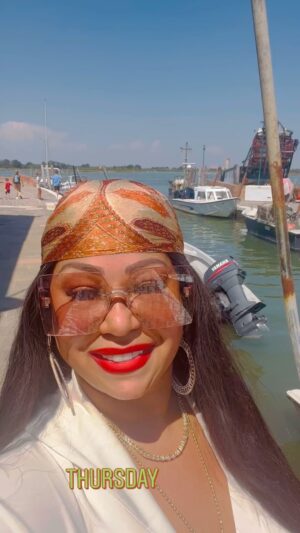 CeCe Peniston Instagram - Absolutely loved my experience in #buranoitaly learning and understanding the history was so amazing and what a beautiful #vacation #instagood #istadaily #instagood #love #style #italy @angeladthecreator @glowgetterbeauty_ for lipstick #moodswings