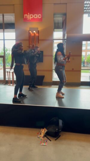 CeCe Peniston Instagram - Quick snippet of rehearsal right before the show , I love #music and I love my fans  @njpac @kingchuckaduck @byronvgarrett @andreayoungthestylist @damakeup1 #pride #lgbtq #teusday #mood #love #life #artist #artistsoninstagram #performance #newark #nyc #cecepeniston #keeponwalking #dance #moves @newarkgaypride #tlc