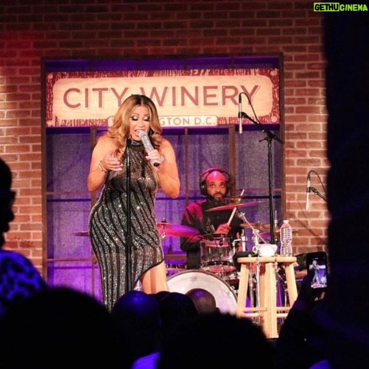 CeCe Peniston Instagram - #tbt of me performing at @citywinerydc loved this moment @damakeup1 @andreayoungthestylist @seientertainment thanks for having me always #artist #artistsoninstagram #cecepeniston #music @zomiller @artsherrodjr #artist @spydadrummer