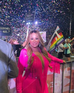 CeCe Peniston Instagram - A quick pic out side all of the amazing energy at #mardigras Hair: @arend.jackson

Wardrobe stylist: @thetrendhaus  @jessejcollections

@sydneymardigras @therealspectrumtalentagency