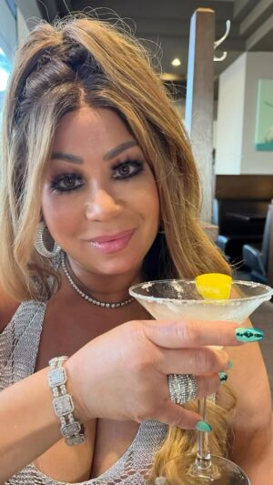 CeCe Peniston Instagram - On the way #birthdayvibes #cecepeniston #virgo #virgovibes #mood #beyhive #concert #love #instagood @arend.jackson @byronvgarrett @andreayoungthestylist #eyes #lashes