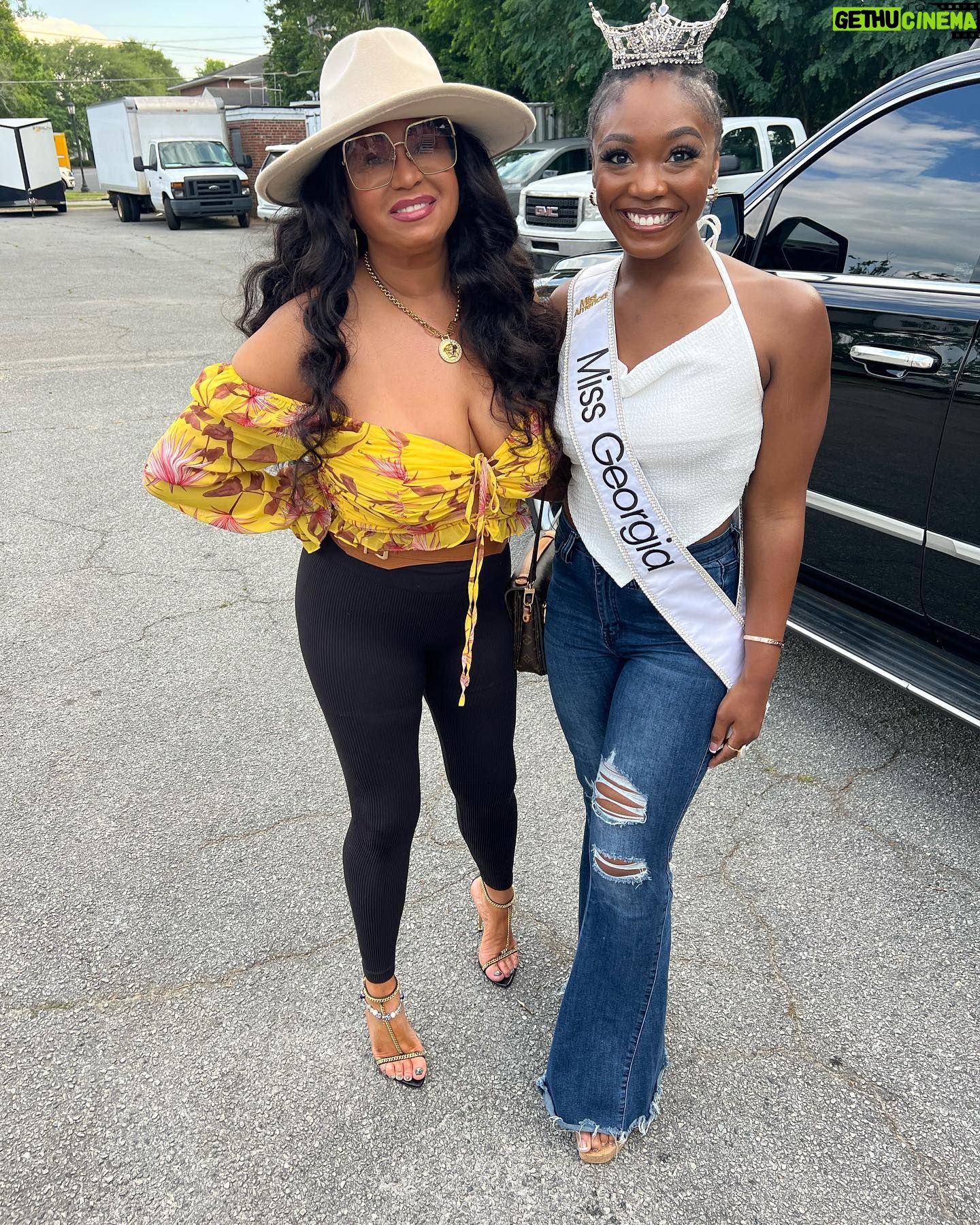 CeCe Peniston Instagram - Moments at the @georgiapeachfestival #cecepeniston @arend.jackson @byronvgarrett @g_phinesse to all the members of the group @zomiller ….#memories #moments #sun #monday
