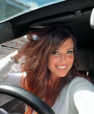 Cécile Consul Instagram - Ma résidence secondaire 🚗🚗

#marseille #bouchon #voiture #selfie
