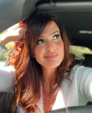 Cécile Consul Instagram - Ma résidence secondaire 🚗🚗

#marseille #bouchon #voiture #selfie